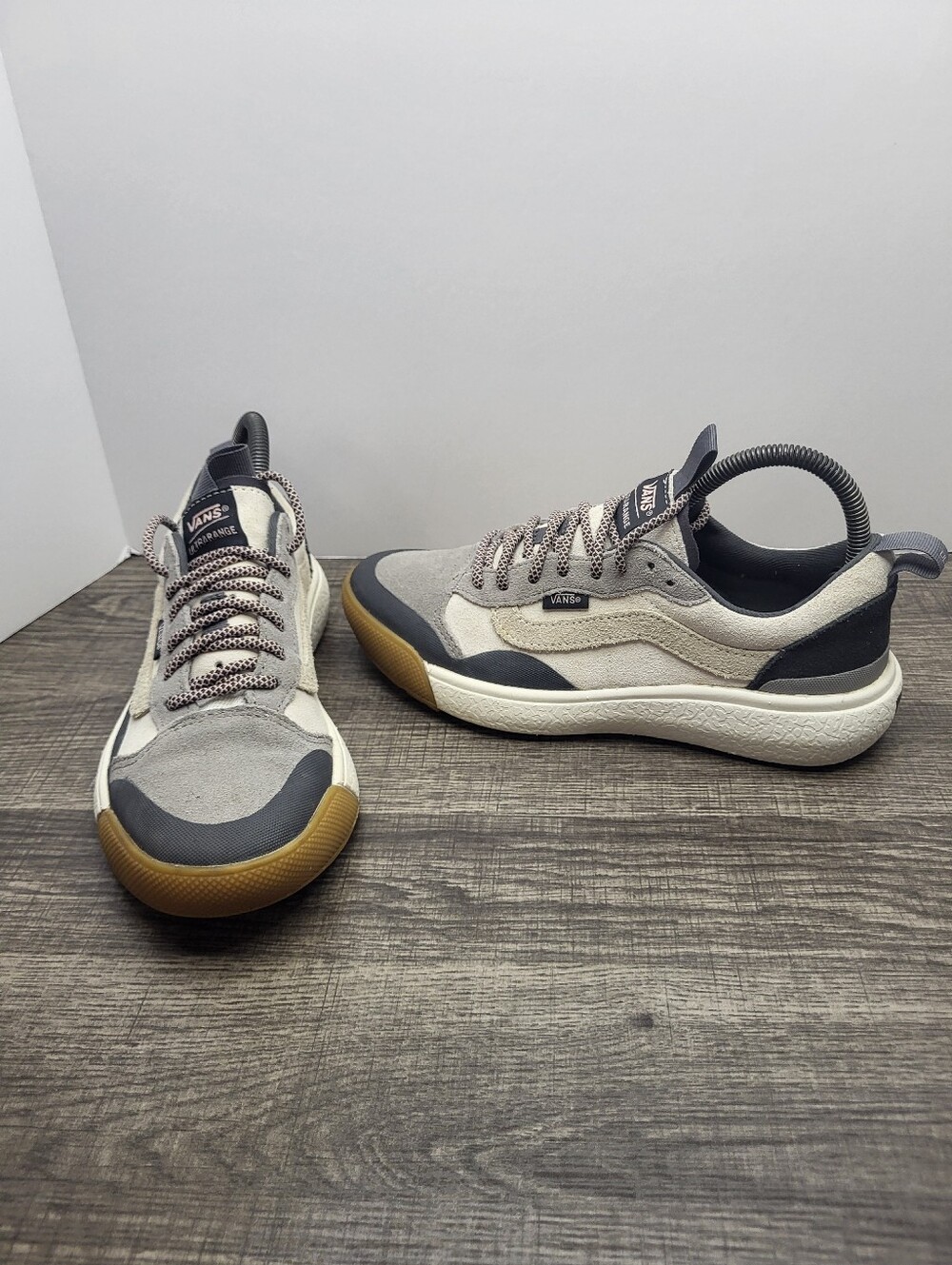 VANS UltraRange EXO Low Top SNEAKERS -Unisex Womens Size 7.5  Mens Size 6
